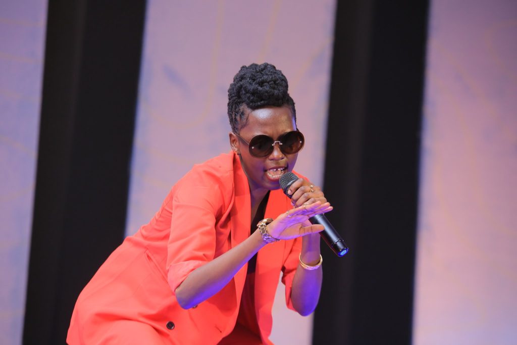 Azawi performing